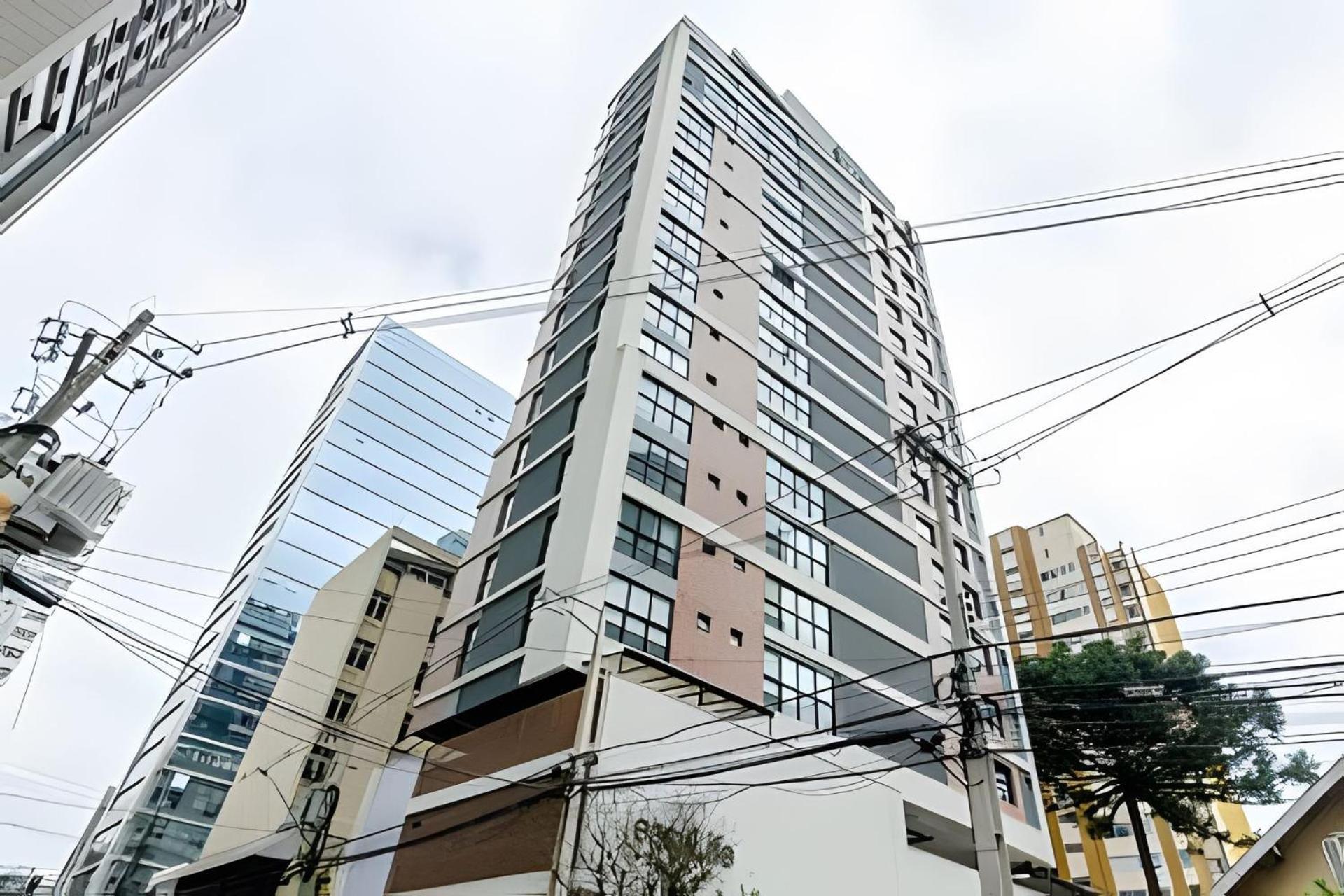 Easy Emiliano - Urooms Curitiba